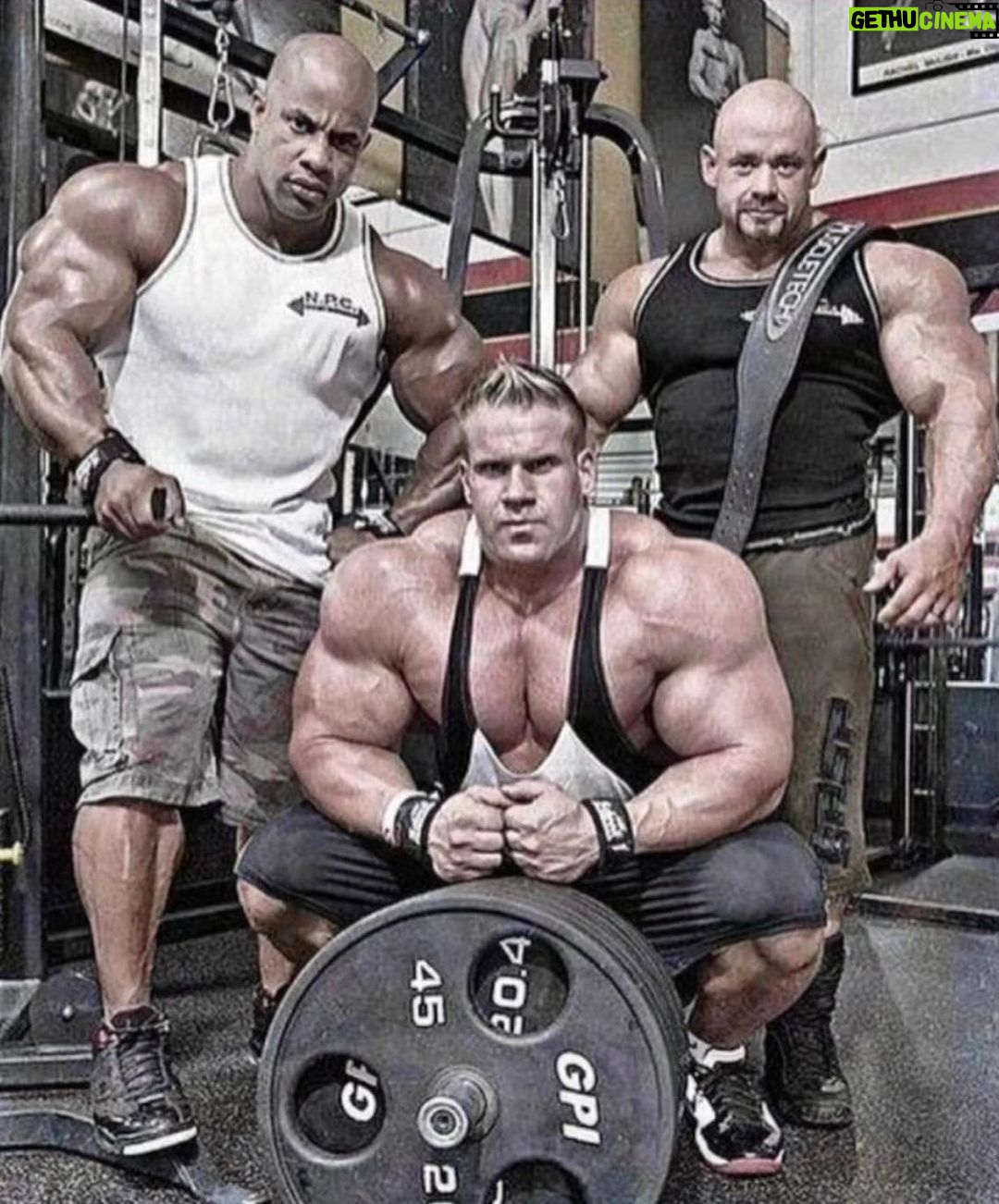 Jay Cutler - 125.9K Likes - When this crew was in Gold’s Gym Venice we had one goal in mind, to out work everyone and tear it up.
Tag your favorite workout partner that you kill it with in the comments below. Let’s see who you’re working with.