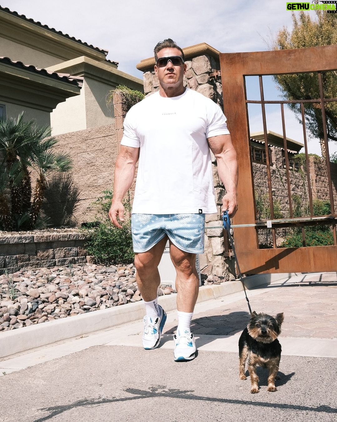 Jay Cutler Instagram - Who's ready for summer? It's officially the season in Las Vegas 😎 Las Vegas, Nevada