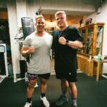 Jay Cutler Instagram - Dschäi katla treniert heut! @jaycutler Trainingslager Köln - Oldschoolgym