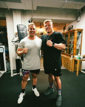 Jay Cutler Instagram - Dschäi katla treniert heut! 
@jaycutler