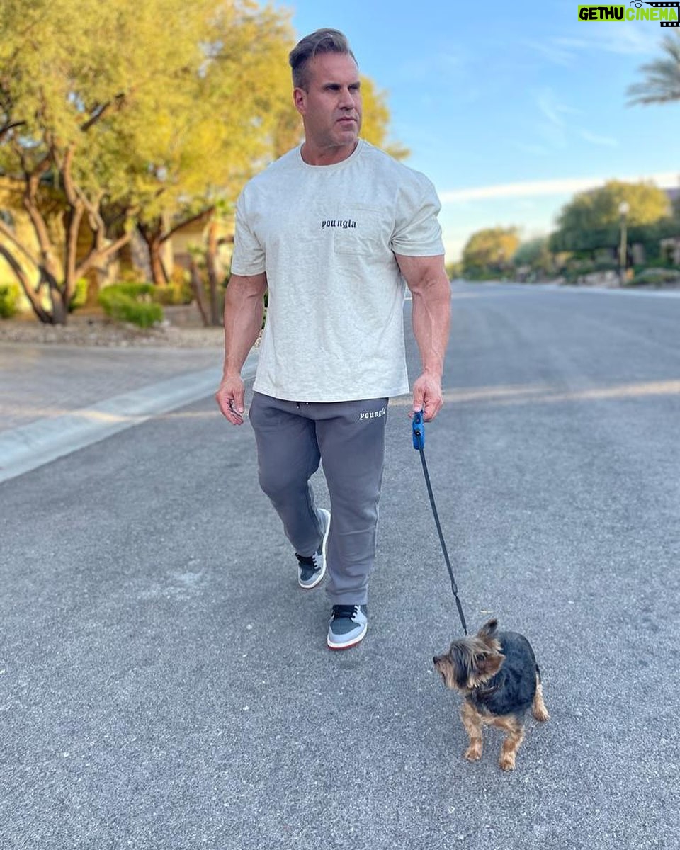 Jay Cutler Instagram - Morning stroll rockin the Eternal drop from @youngla. Drop is live at 12pm PST. Use code CUTLER at checkout. Shirt- 2XL Joggers - Large Las Vegas, Nevada