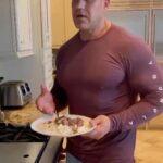 Jay Cutler Instagram - Working toward my top shape come this August. Each day forward now counts and the meal planning is building 💪