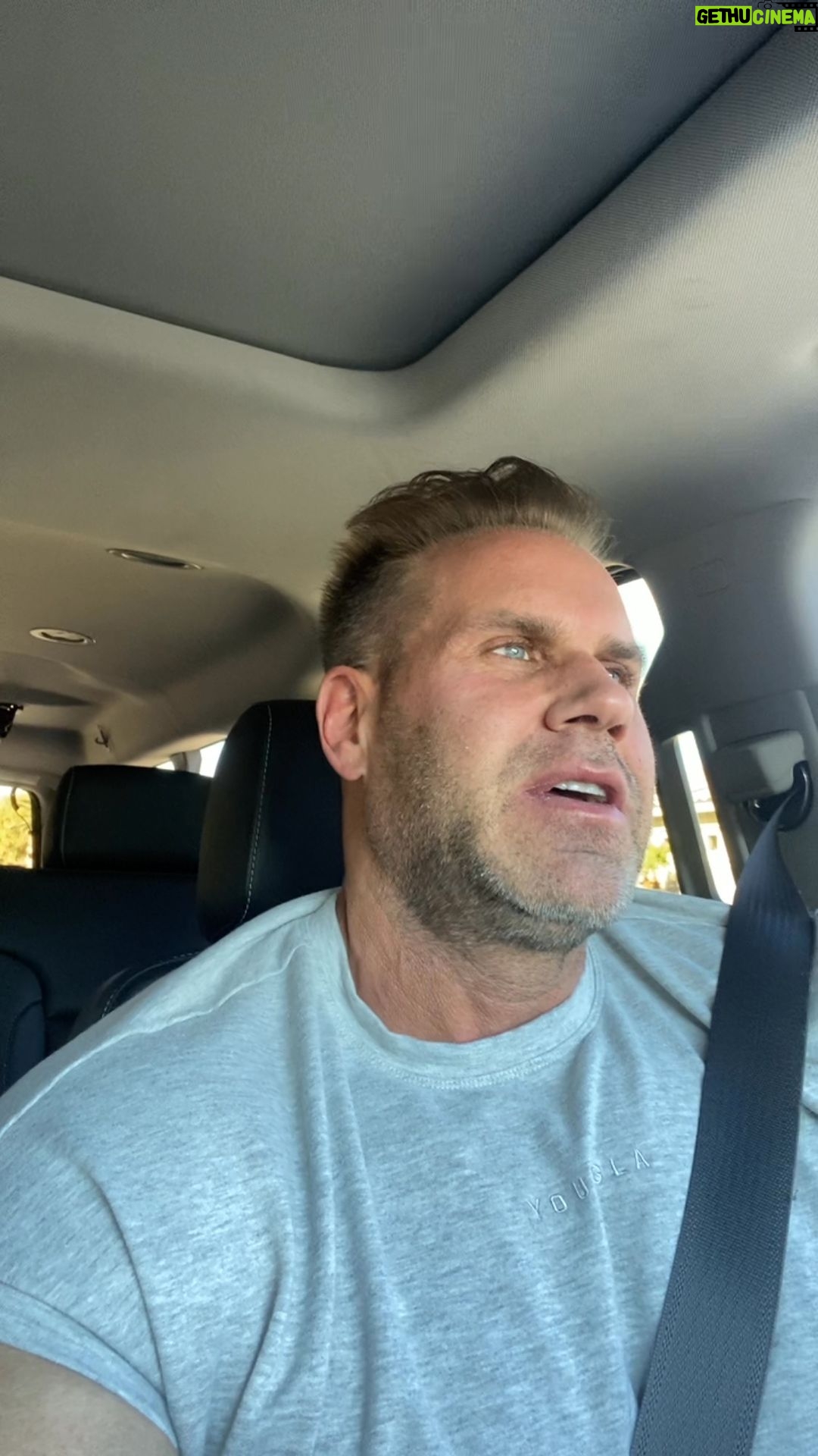 Jay Cutler Instagram - I am about to celebrate the 5th year anniversary since I started #JayMail, which is my FREE daily newsletter where I give you a ton of advice on training and diet to get faster results. Back in 2️⃣0️⃣1️⃣8️⃣ I started #JayMail to see if I could help people cut the BS and benefit from the knowledge I have gained over the years as a 4️⃣ time Mr. Olympia. Today, over 1️⃣0️⃣0️⃣,0️⃣0️⃣0️⃣ people read JayMail every single day. Next week I am doing something special so you need to join #JayMail TODAY. Next weeks #JayMail will have 5️⃣ DEDICATED emails, breaking down the best way to build your chest. You don’t want to miss this. To join #JayMail 👉🏼 Click the link in my bio 👉🏼 select JayMail You won’t believe this is FREE 😎
