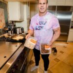 Jay Cutler Instagram - You pushed aside your goals until the new year and now it’s here, 2023. There’s no excuses this time. It’s time for action! Step 1 is your nutrition and @trifecta has you covered. Now you have to execute to game plan. Let’s get healthy in 2023.