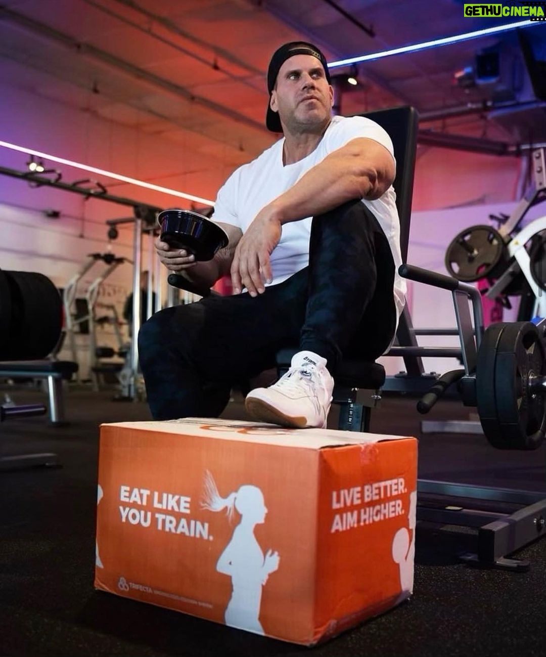 Jay Cutler Instagram - Don’t make your nutrition your downfall. Trifecta can help keep you on track with plenty of options. Checkout the link in my Linktr.ee Las Vegas, Nevada