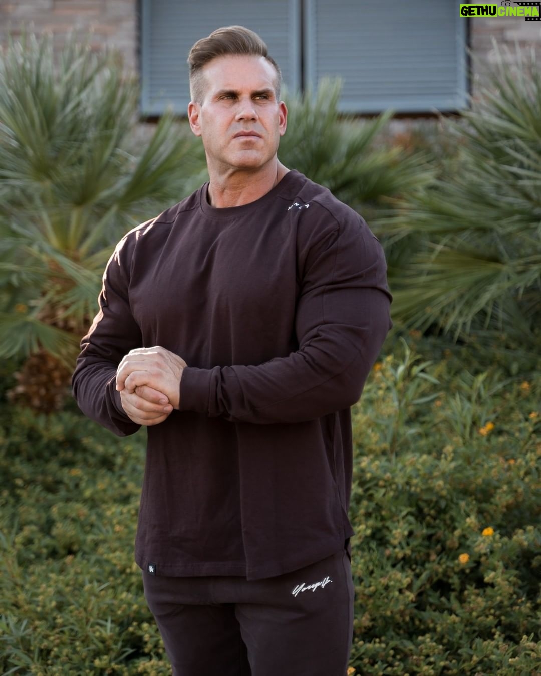 Jay Cutler - 82.2K Likes - New @youngla drop live at 12pm pst today.
Make sure to check out the Cloud Joggers and Signature Long Sleeve Shirts.
Use code CUTLER at checkout!
#unc #youngla