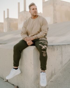 Jay Cutler Instagram - The biggest drop of the year.
12pm pst ⏰
Save 30% code: CUTLER
@youngla
