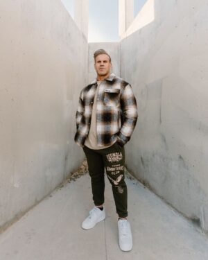 Jay Cutler Instagram - The biggest drop of the year.
12pm pst ⏰
Save 30% code: CUTLER
@youngla