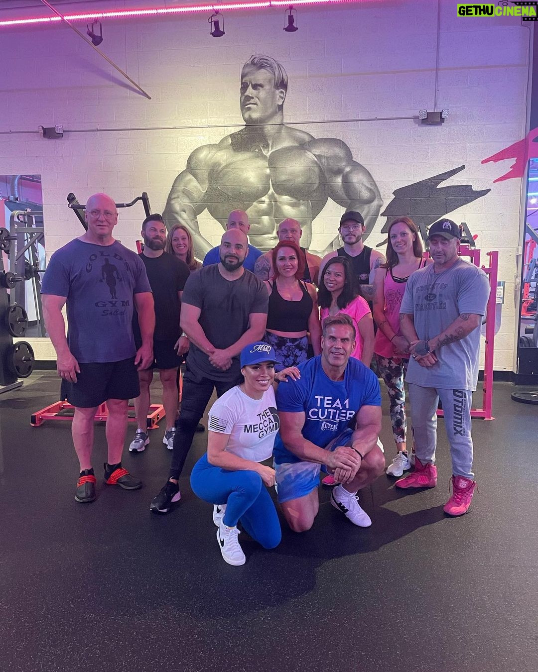 Jay Cutler Instagram - The kickoff this weekend of the Cutler Charity Camps was a huge success! Thank you to everyone for coming out to train with me with 100% of proceeds to @makeawishsnv I will be hosting many events in the future and appreciate everyone that helped out and made this a great experience! #cutlernation Fit Club LV