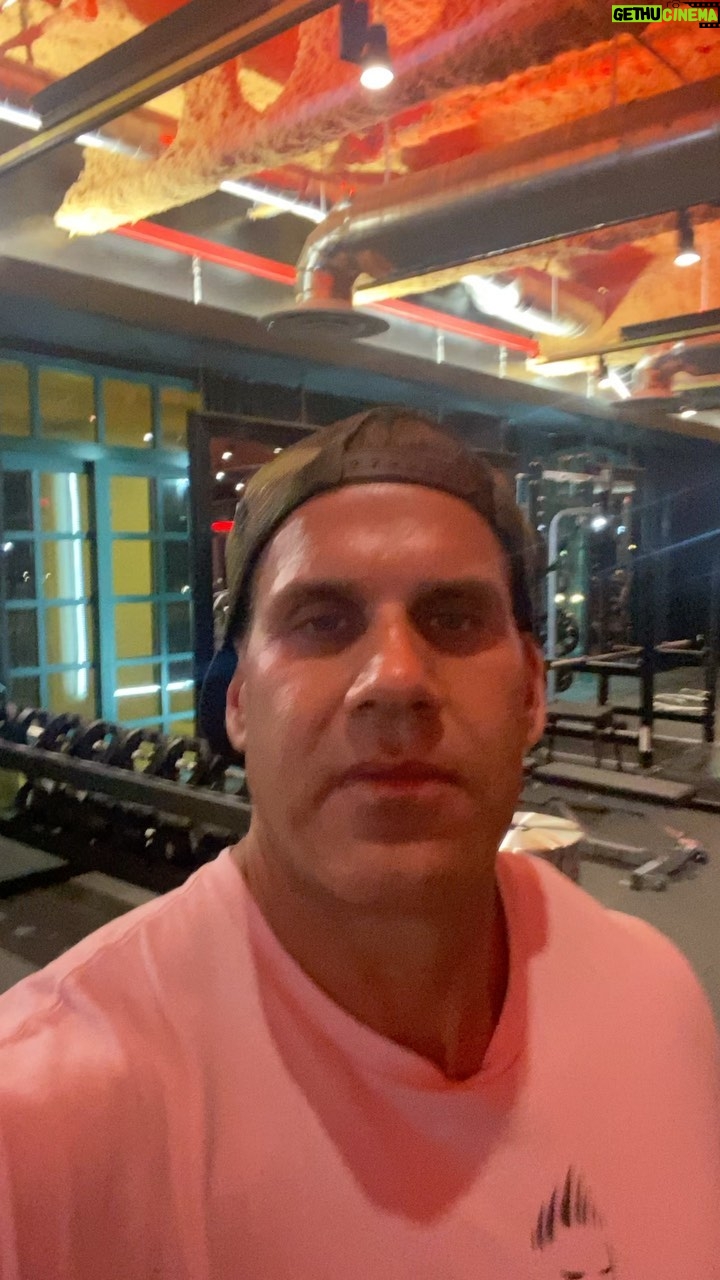 Jay Cutler Instagram - Finisher sets are one of the best strategies you can use to bring up a stubborn muscle πͺπΌ I talk about this a lot on my #JayMail **Over 100,000 read #JayMail every day and gain a ton of FREE information on how to progress faster** The end of this week I am sending out another #JayMail, which gives you a on of FREE advice on how to bring any muscle up, using finisher sets! All you have to do is click the Linktree JAYMAIL in my bio to sign up!! πͺ Like I said, this information is FREE, and it can help you get much faster results! Hit that link ππΌππΌππΌ