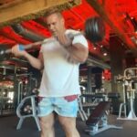 Jay Cutler Instagram - Today is @fatgripz day 💪 Fat Gripz wrap around the bar increasing the diameter. Thickening your grip helps work the Brachialis to build density. They also help increase strength. #FatGripz