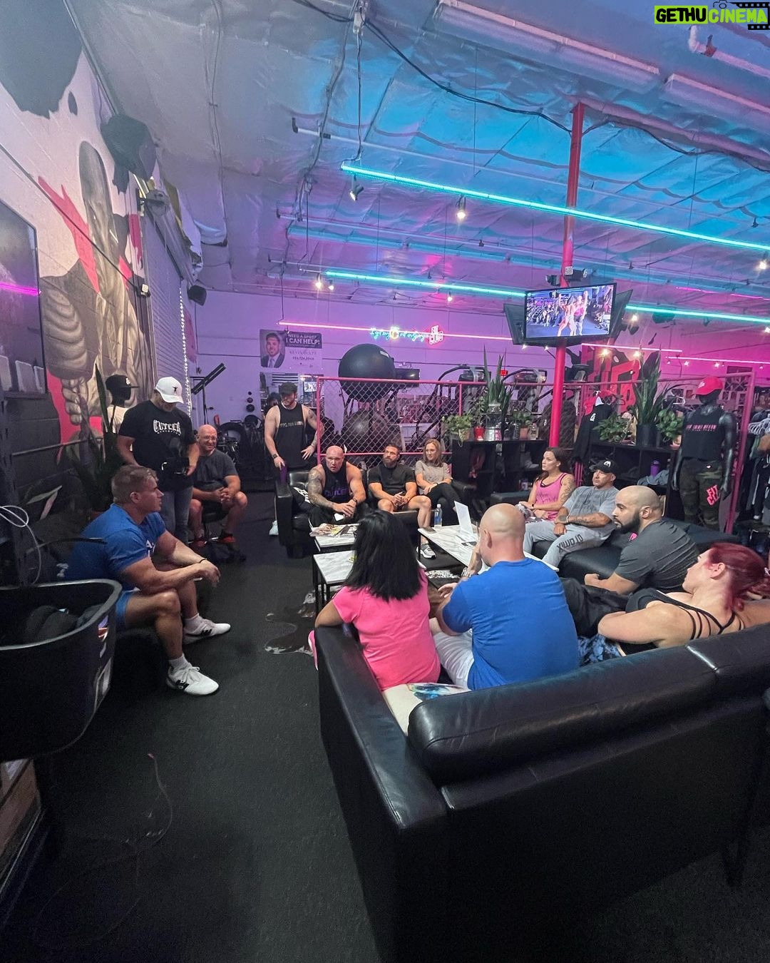 Jay Cutler Instagram - The kickoff this weekend of the Cutler Charity Camps was a huge success! Thank you to everyone for coming out to train with me with 100% of proceeds to @makeawishsnv I will be hosting many events in the future and appreciate everyone that helped out and made this a great experience! #cutlernation Fit Club LV