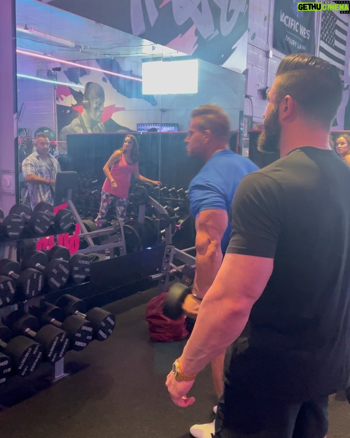 Jay Cutler Instagram - The kickoff this weekend of the Cutler Charity Camps was a huge success! Thank you to everyone for coming out to train with me with 100% of proceeds to @makeawishsnv I will be hosting many events in the future and appreciate everyone that helped out and made this a great experience! #cutlernation Fit Club LV
