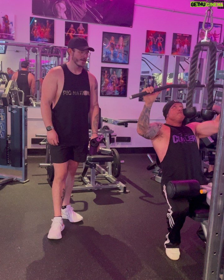 Jay Cutler Instagram - The kickoff this weekend of the Cutler Charity Camps was a huge success! Thank you to everyone for coming out to train with me with 100% of proceeds to @makeawishsnv I will be hosting many events in the future and appreciate everyone that helped out and made this a great experience! #cutlernation Fit Club LV