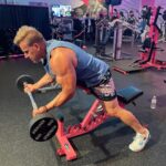 Jay Cutler Instagram - My FAVORITE unique movement for biceps 💪 👉 SPIDER BARBELL CURL👈 Start position on incline bench Curl up to contract the biceps Solid foot position to stabilize the chest just above top of bench Repeat 10-12 reps 3 sets total Great movement to isolate the biceps and was a huge part of my 2009 comeback routine thanks to @hanyrambod Use this in your next bicep workout! Fit Club LV
