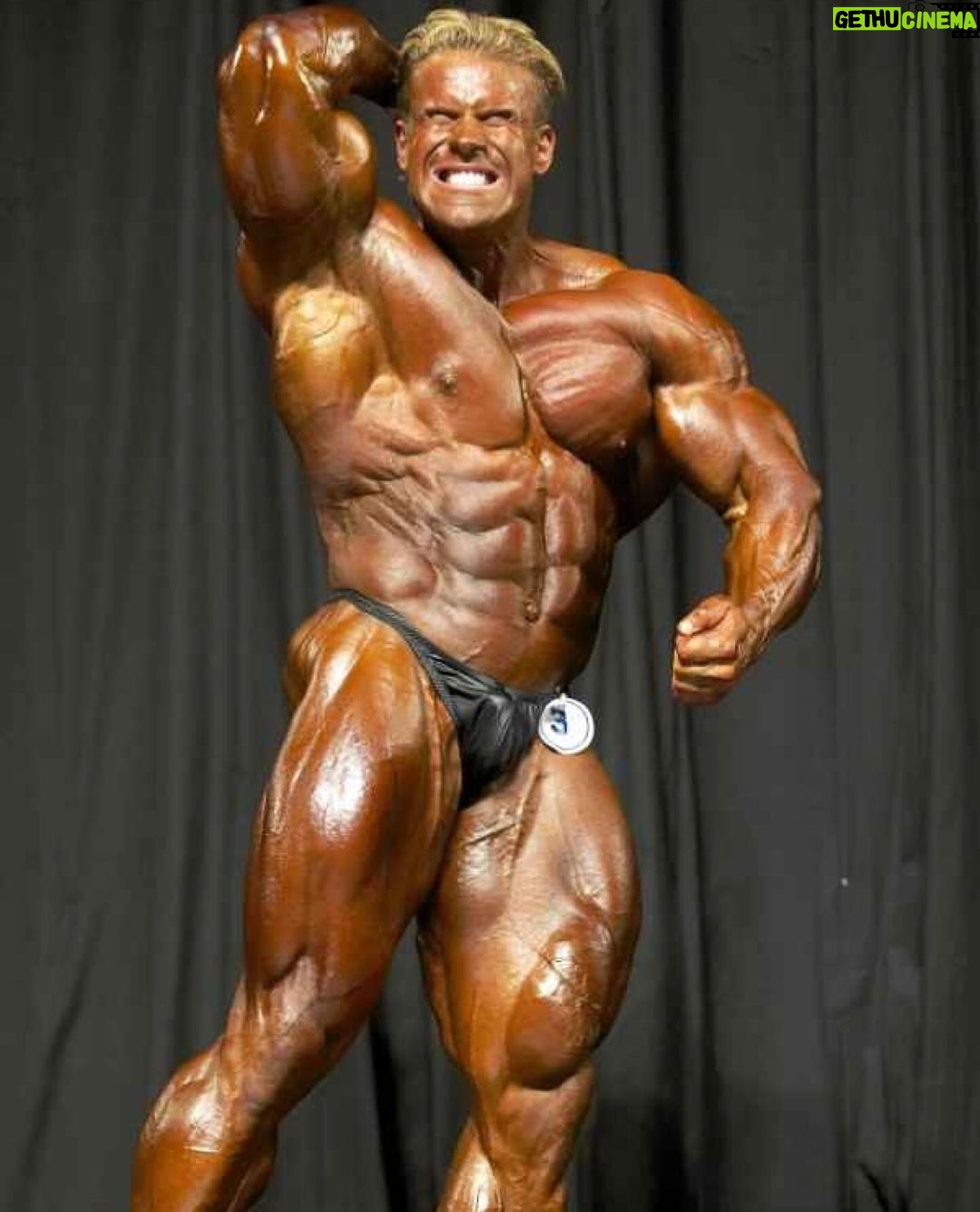 Jay Cutler - 90.7K Likes - 2002, 2003, 2004 🏆
Jay Cutlers Arnold Classic three-peat was legendary 🔥
Grab your expo tickets & photo ops via the link in bio!
📷 cassar.raymond / FLEX