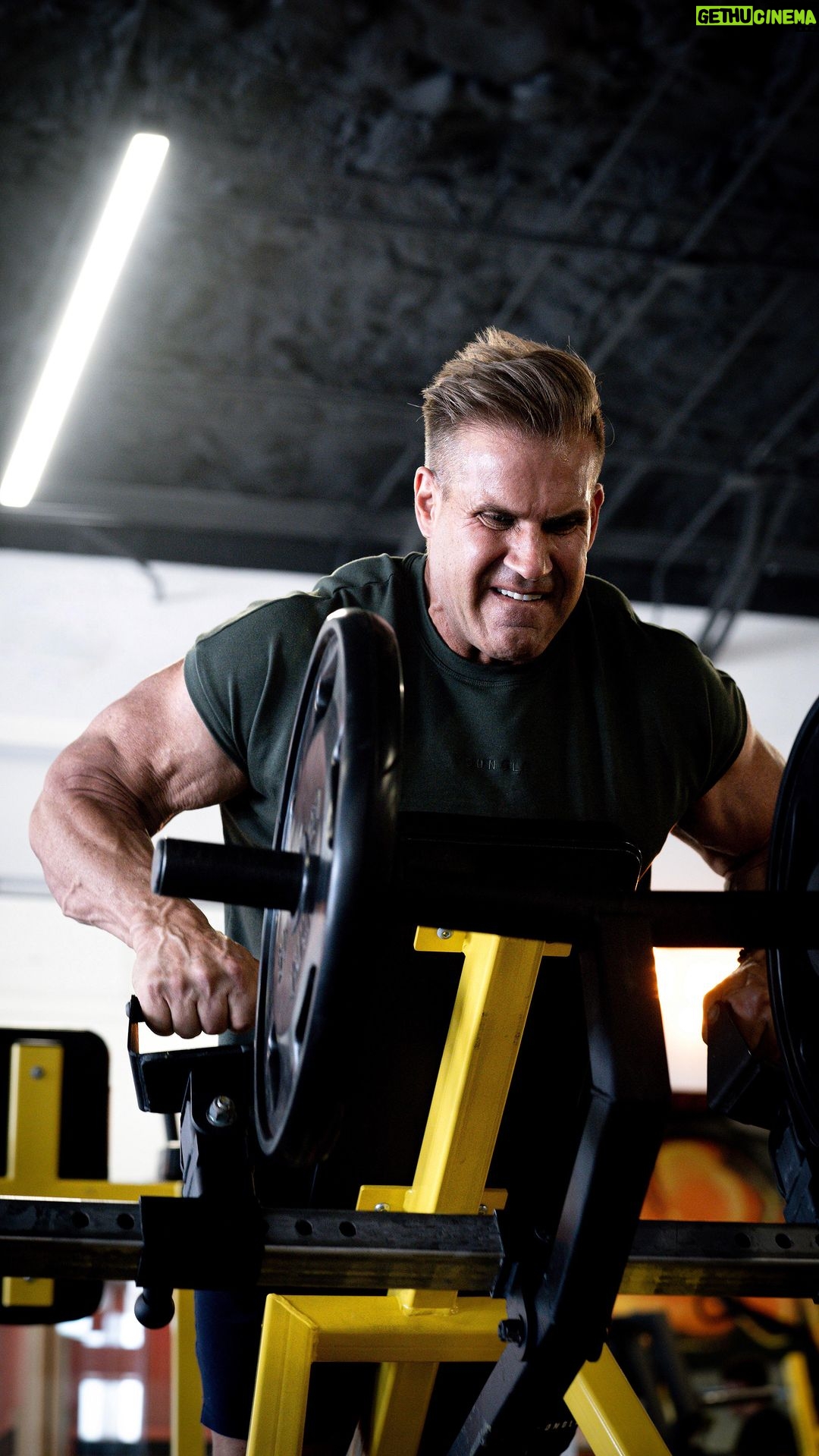 Jay Cutler Instagram - Elevate Your Back Workouts! Switch up your grips. Variation is key 🔑