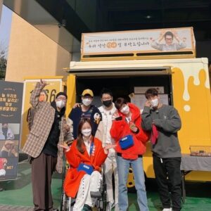 Jee Seok-jin Instagram - 팬여러분들 너무 감사합니다♡. 생일축하도 이렇게 매년 해주시고 너무 고마워요♡ 건강 조심하시고 늘 행복하세요 너무 감사해요 ㅠ
잊지 않을게요♡. 커피 케익 우리멤버들과 MOM 멤버들 그리고 촬영스텝들이 정말 잘먹었어요^^