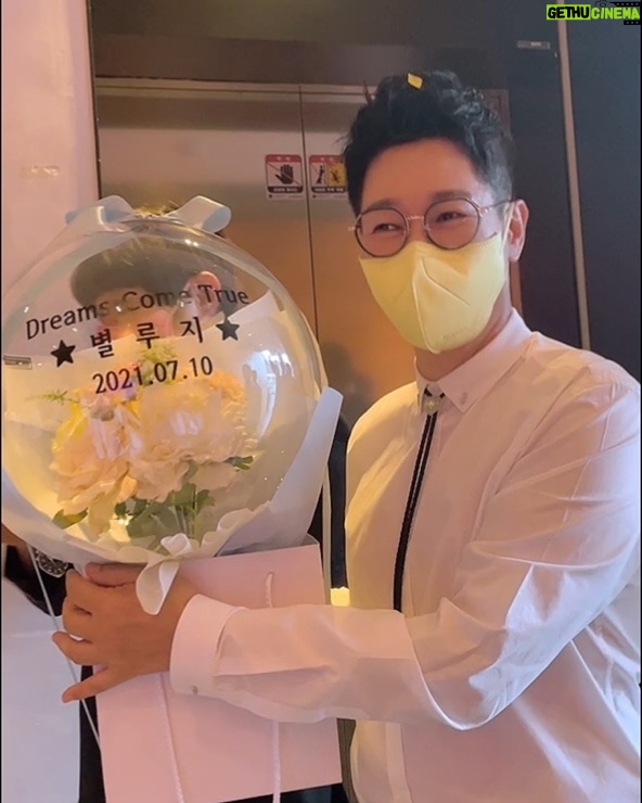 Jee Seok-jin - 98.2K Likes - 매니저가 준 선물 #성호야쌩유