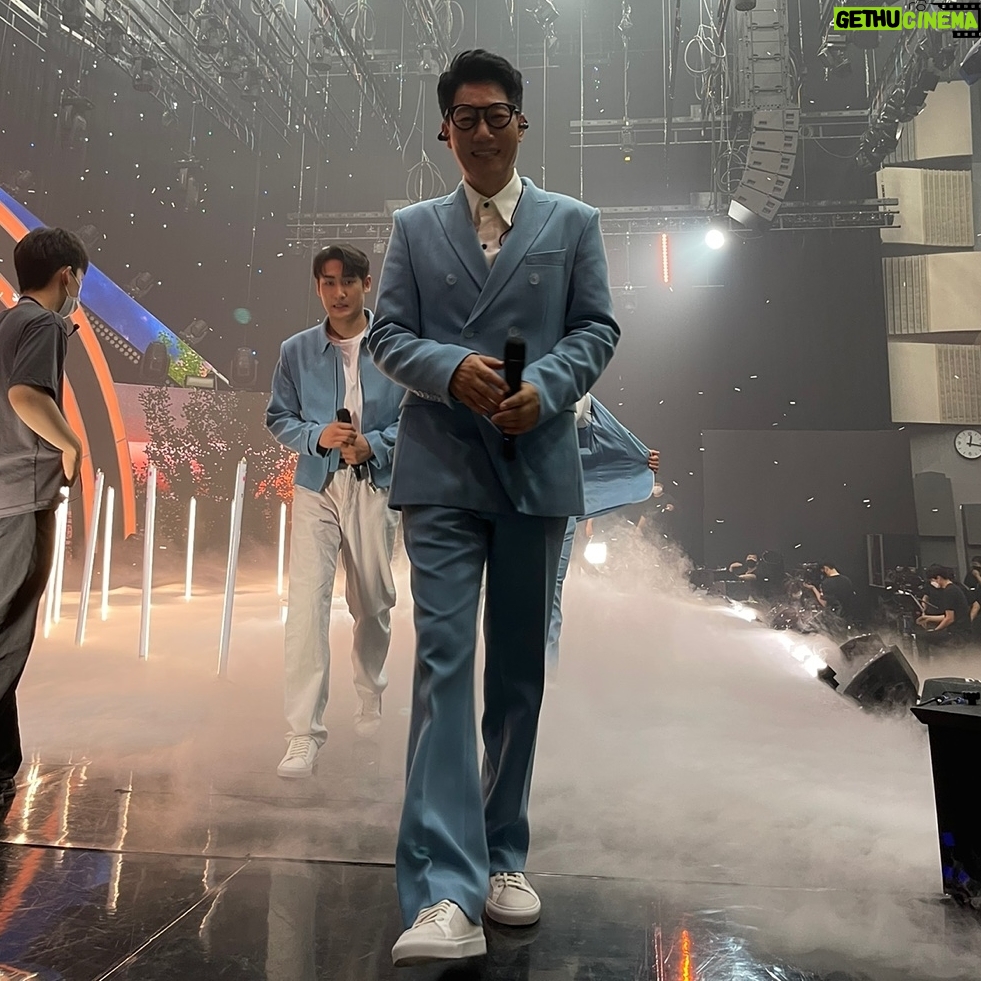 Jee Seok-jin - 157.2K Likes - 음중 노래끝나고 내려올때 동휘가 찍어줌 #평생처음음악방송 #벅참 #감동#꿈을이룸 #감사합니다🙏
