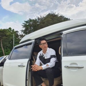 Jee Seok-jin Instagram - 일하다가  쉬고있어요.