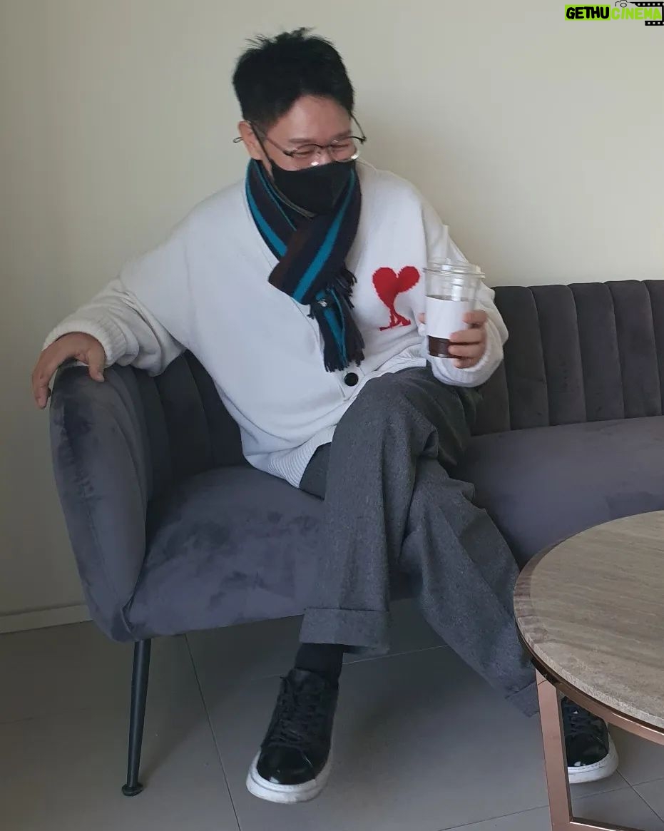 Jee Seok-jin Instagram - 그냥 찍음 ㅋㅋ #추운날씨 #유튜브촬영날