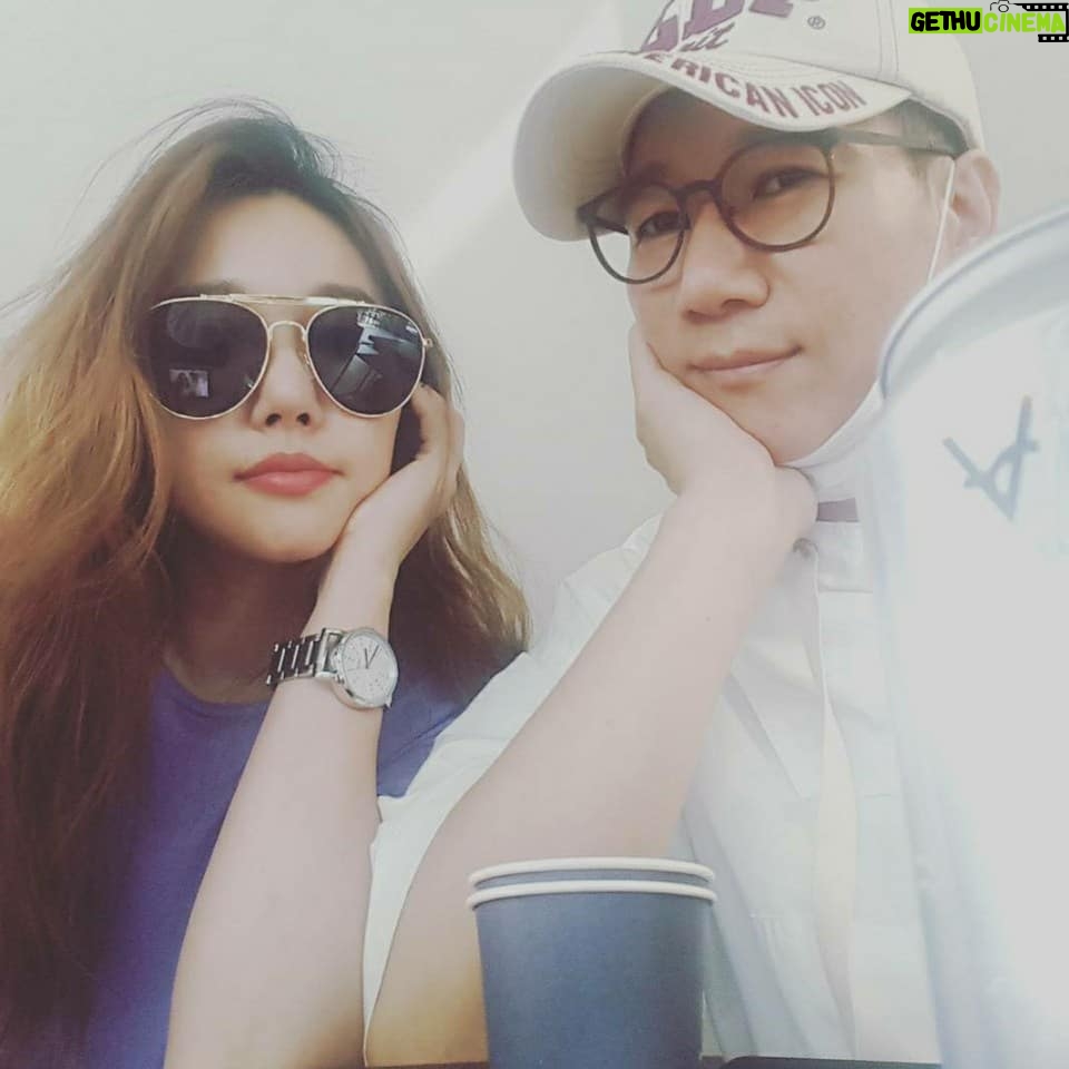 Jee Seok-jin - 160.7K Likes - 심심해서 한컷 #평생친구 #즐겁게살자 #아내가올리는거허락함ㅋㅋ #wife