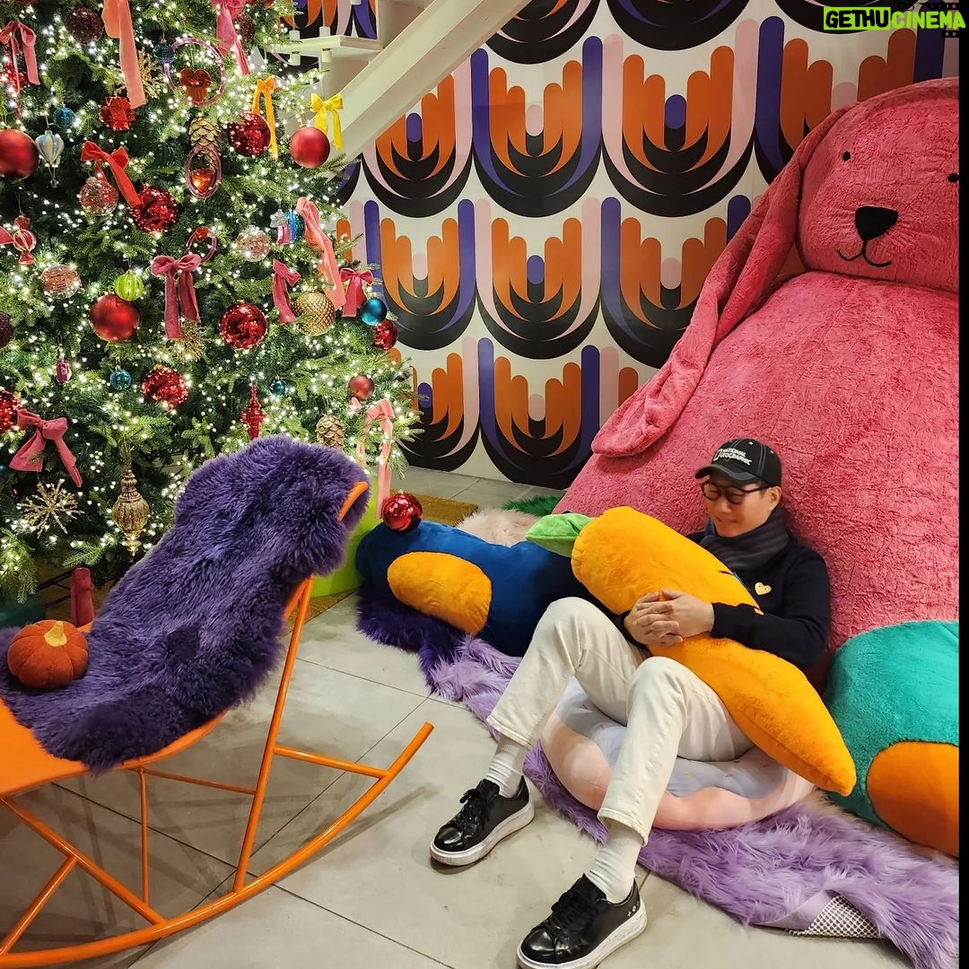 Jee Seok-jin Instagram - #우쥬라운지 #가로수길카페 #예쁘다 #왕토끼