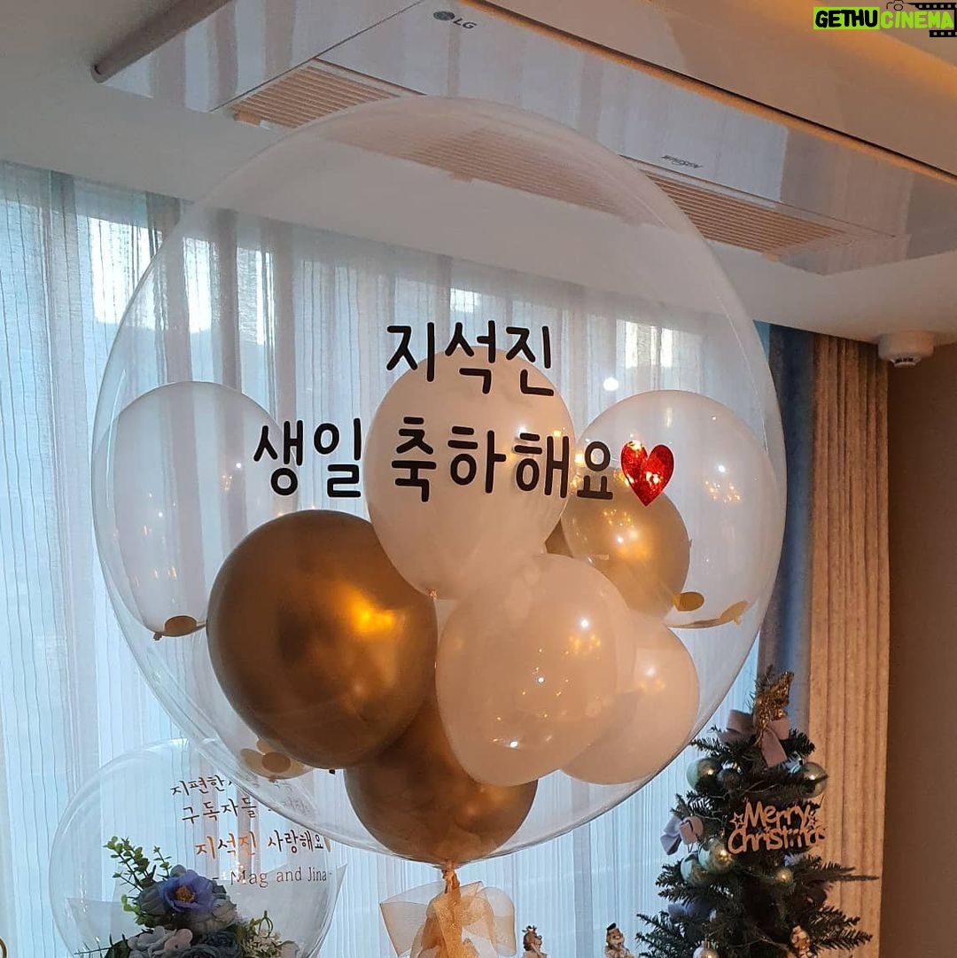Jee Seok-jin - 147.8K Likes - 정말 감사해요 잊지 않을께요 정말 감동입니다 팬 여러분들께서 아무것도 아닌 저를 이렇게 감동시키네요.평생 잊지 못할꺼예요♡ 그리고 영상 풀버전은 유튜브에 20 일쯤에 업로드 할 예정이예요. #감사합니다정말♡ #감동 #잊지못함