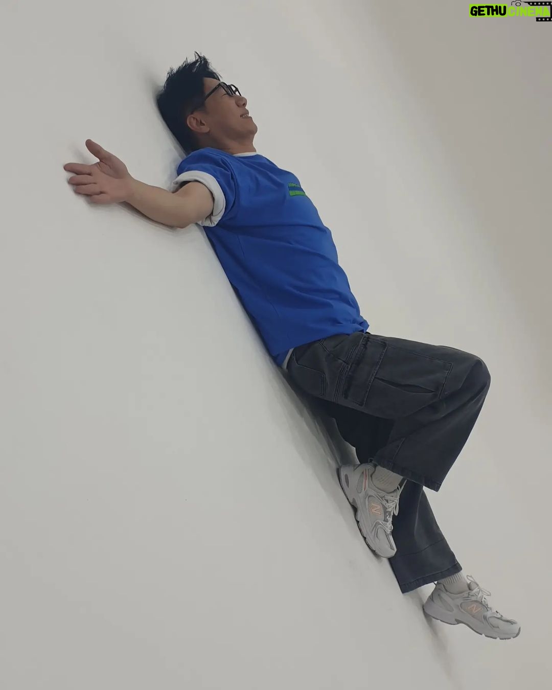 Jee Seok-jin Instagram - 그냥 찍음. #이유가없어요 #그냥배경이좋길래 #그냥찍고싶었어요