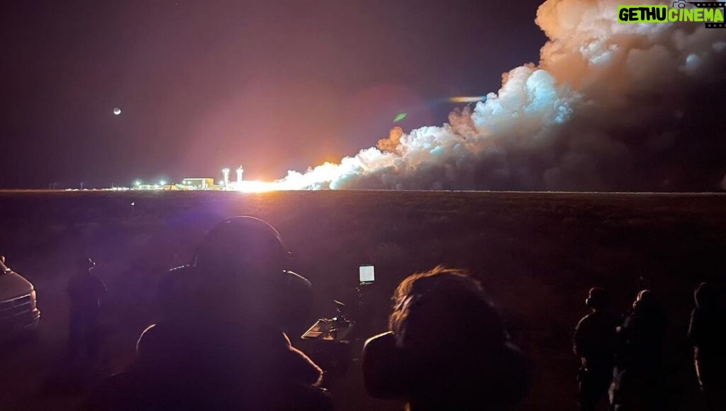 Jeff Bezos Instagram - Perfect night! Sitting in the back of my pickup truck under the Moon and stars watching another long duration, full thrust hotfire test of @BlueOrigin’s BE-4 engine. #GradatimFerociter