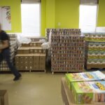 Jeff Bezos Instagram – Even in ordinary times, food insecurity in American households is an important problem, and unfortunately COVID-19 is amplifying that stress significantly. Non-profit food banks and food pantries rely in large part on surplus food from a range of food businesses. For example, many restaurants donate excess food. But during this time of social distancing, restaurants are closed, and many other normal channels of excess food have also shut down. To make matters worse, as supply is dwindling, demand for food bank services is going up.⁣
⁣
Today, I want to support those on the front lines at our nation’s food banks and those who are relying on them for food with a $100 million gift to @FeedingAmerica. Feeding America will quickly distribute the funds to their national network of food banks and food pantries, getting food to those countless families who need it.⁣
⁣
Feeding America is the largest non-profit focused on food security. Millions of Americans are turning to food banks during this time. If you want to help, the link to Feeding America is in my bio. They’d be excited and grateful for donations of any size.