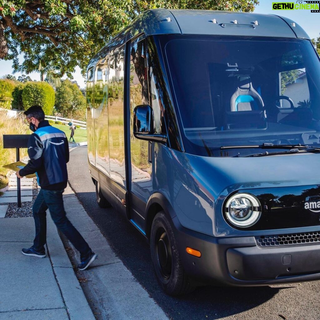 Jeff Bezos Instagram - #Regram⁣⁣ ⁣⁣ @amazon 🚚 One of the first places where you can spot our new electric delivery vehicles – San Francisco! 14 more cities to follow in 2021. #ClimatePledge