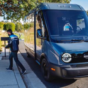Jeff Bezos Instagram - #Regram⁣⁣
⁣⁣
@amazon 🚚 One of the first places where you can spot our new electric delivery vehicles – San Francisco! 14 more cities to follow in 2021. #ClimatePledge