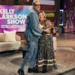 Jeff Goldblum Instagram - Experienced a full range of joyful emotions going back to the @kellyclarksonshow. We laughed, we sang, we talked to a puppet. Tune in! 🤓🤩🕺🏽🎹💜✨ Los Angeles, California