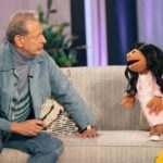 Jeff Goldblum Instagram - Experienced a full range of joyful emotions going back to the @kellyclarksonshow. We laughed, we sang, we talked to a puppet. Tune in! 🤓🤩🕺🏽🎹💜✨ Los Angeles, California