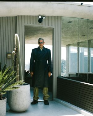 Jeff Goldblum Instagram - Out now! @esmagazine, photography by @christiansoria_, styling by @atvottero, grooming by @joannapford. @lautnergarciahouse @johnmcilwee @billdamaschke 🕺🏽⚡️