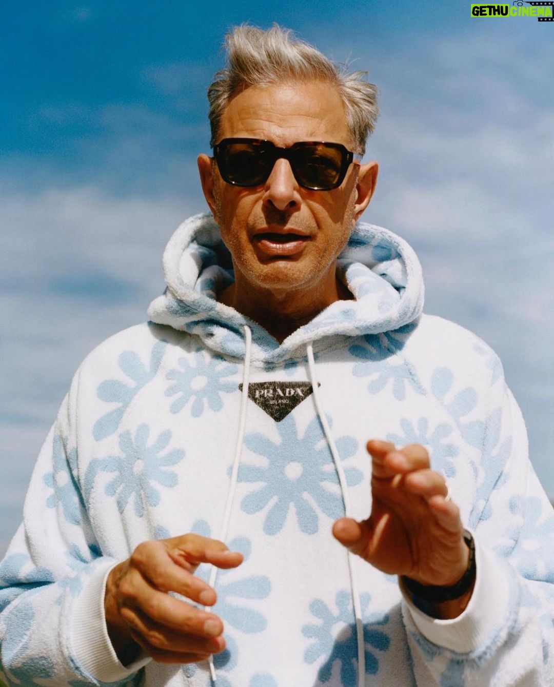 Jeff Goldblum Instagram - πΌ βBlue skies - smilinβ at you...β πΆ @sharpmagazine @leabwinkler @atvottero @davidcoxhair ππΌππ΄βοΈππ€ Los Angeles, California
