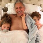 Jeff Goldblum Instagram - Thank you so much for all o’ the lovely birthday wishes! Feelin’ wildly lucky to start off another year with these amazing and special people. 🙏🏼🌍🧁🎡🎩🍀🌈💞✨ @emiliegoldblum London, United Kingdom