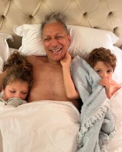 Jeff Goldblum Instagram - Thank you so much for all o’ the lovely birthday wishes! Feelin’ wildly lucky to start off another year with these amazing and special people. 🙏🏼🌍🧁🎡🎩🍀🌈💞✨ @emiliegoldblum London, United Kingdom