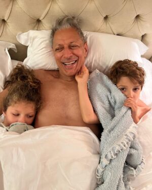 Jeff Goldblum Instagram - Thank you so much for all o’ the lovely birthday wishes! Feelin’ wildly lucky to start off another year with these amazing and special people. 🙏🏼🌍🧁🎡🎩🍀🌈💞✨ @emiliegoldblum