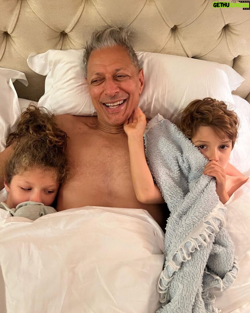 Jeff Goldblum Instagram - Thank you so much for all o’ the lovely birthday wishes! Feelin’ wildly lucky to start off another year with these amazing and special people. 🙏🏼🌍🧁🎡🎩🍀🌈💞✨ @emiliegoldblum London, United Kingdom