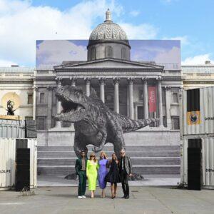 Jeff Goldblum Instagram - We had the best time shooting in the UK, so it was extra special to return to celebrate with cast and crew. “Jurassic World: Dominion” is out June 10th! 🦖😎