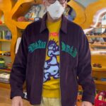 Jeff Goldblum Instagram - Stopped by to see my friend Kyle’s brilliant store and left with some brilliant new clothes. Thank you Kyle!! 🎟⚡️🧠🤖🧬🧪🤯📽🎞🌌🌀🤍 @wearebraindead @braindeadstudiosfairfax (📸: @atvottero) Brain Dead Studios