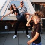 Jeff Goldblum Instagram - Brought the whole family along to work! In NYC shooting Season 5 of @searchpartymax. 🍎💕✨ @emiliegoldblum #CharlieOcean #RiverJoe 📸 @machetebangbang