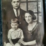 Jeff Goldblum Instagram - My dad with his parents in the early 1920s...even zaddies have fathers! 😉Happy Father’s Day to all! 🙏🏼💫💙