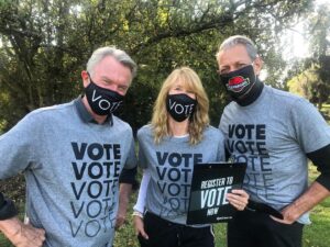 Jeff Goldblum Instagram - Today is National Voter Registration Day! Are you and your coworkers registered? It’s more important than ever that we all use our voices and participate in our democracy. I am partnering with HeadCount.org to make sure you are #GoodToVote. Stay tuned for more sneak peek incentives to #VOTE.
@headcountorg @jurassicworld #clevergirl 🦖🇺🇸