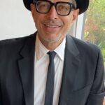 Jeff Goldblum Instagram - A #HopeFromHome message on #WorldHealthDay! 🙏🏼👩🏽‍⚕️🧑🏻‍⚕️👨🏽‍⚕️🏥🩺💞🌎✨ #AloneTogether