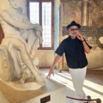 Jeff Goldblum Instagram - Here we go!!! Grand things are ahead. Love love love. 🙏🏼🧙🏼‍♂️🦋🌈🌍💫✨🍦🏄🏽‍♂️🌊🚀🌌⌛️⏳🥳🎉🎹🎆🎶🪩🎵🎇🥂🪅💜☮️ (📸: @emiliegoldblum)