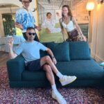 Jeff Goldblum Instagram - Here we go!!! Grand things are ahead. Love love love. 🙏🏼🧙🏼‍♂️🦋🌈🌍💫✨🍦🏄🏽‍♂️🌊🚀🌌⌛️⏳🥳🎉🎹🎆🎶🪩🎵🎇🥂🪅💜☮️ (📸: @emiliegoldblum)